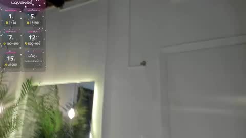 Snapshot of strong_girl_ chatting on 02-20-25, 11:09 Alexa online show from 02-20-25, 11:09