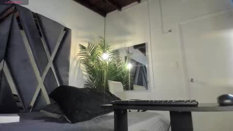 Snapshot of strong_girl_ chatting on 03-24-26, 11:04 Alexa online show from 03-24-26, 11:04