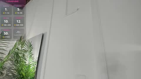 Snapshot of strong_girl_ chatting on 04-09-26, 11:04 Alexa online show from 04-09-26, 11:04