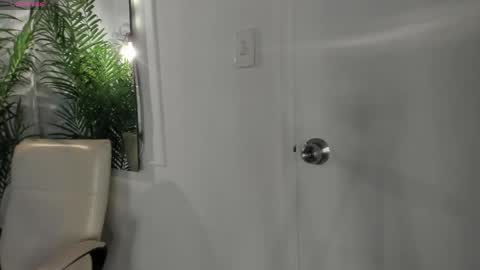 Snapshot of strong_girl_ chatting on 04-13-26, 11:05 Alexa online show from 04-13-26, 11:05