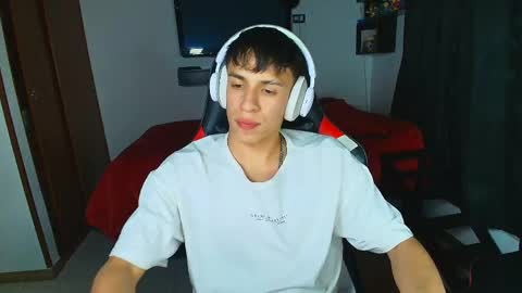Snapshot of strong_jackxxx chatting on 04-28-26, 04:06 Daddy Jack online show from 04-28-26, 04:06
