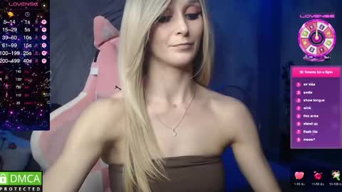 Snapshot of strongalice chatting on 04-09-26, 09:53 The best athletic body on the site online show from 04-09-26, 09:53