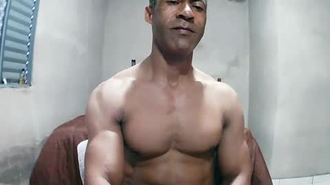 Snapshot of strongdaddyfantastic chatting on 06-21-26, 02:30 strongdaddyfantastic online show from 06-21-26, 02:30