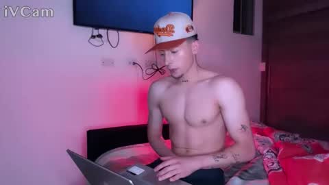 stronghardlatino online show from 09-30-25, 03:00