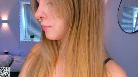 Olivia online show from 06-15-26, 01:08