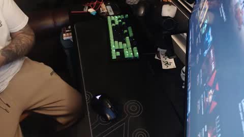 stud69861714 online show from 10-18-25, 08:15