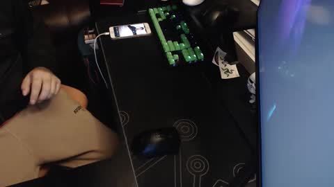 stud69861714 online show from 10-28-25, 06:50