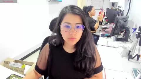 Snapshot of studcb_ chatting on 09-24-25, 09:29 studcb_ online show from 09-24-25, 09:29