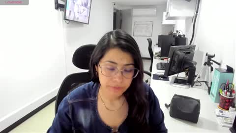 Snapshot of studcb_ chatting on 09-30-25, 10:48 studcb_ online show from 09-30-25, 10:48