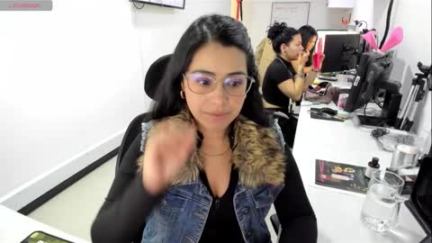 Snapshot of studcb_ chatting on 10-27-25, 04:33 studcb_ online show from 10-27-25, 04:33