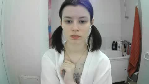 Snapshot of style_bliss chatting on 10-01-25, 04:24 Eva online show from 10-01-25, 04:24