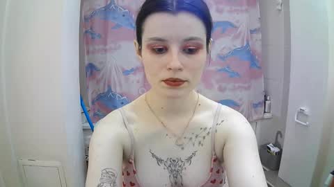 Snapshot of style_bliss chatting on 10-15-25, 04:40 Eva online show from 10-15-25, 04:40