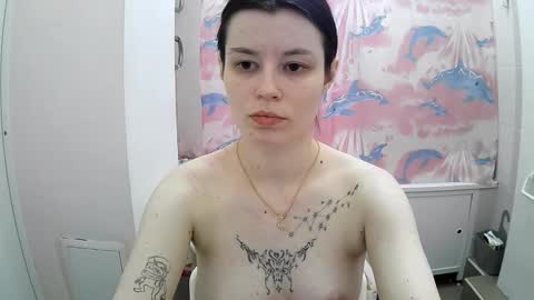 Snapshot of style_bliss chatting on 10-22-25, 04:18 Eva online show from 10-22-25, 04:18