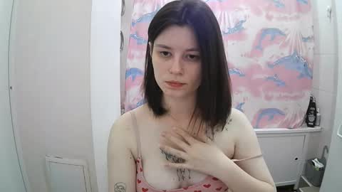 Snapshot of style_bliss chatting on 10-23-25, 04:50 Eva online show from 10-23-25, 04:50