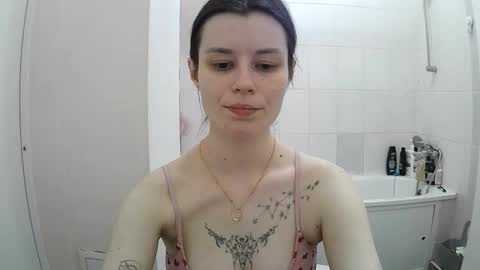 Snapshot of style_bliss chatting on 11-13-25, 06:18 Eva online show from 11-13-25, 06:18