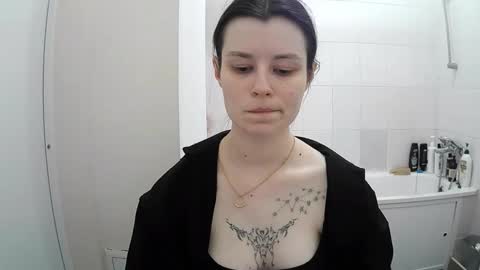 Snapshot of style_bliss chatting on 11-14-25, 08:07 Eva online show from 11-14-25, 08:07