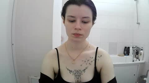 Snapshot of style_bliss chatting on 11-15-25, 04:47 Eva online show from 11-15-25, 04:47