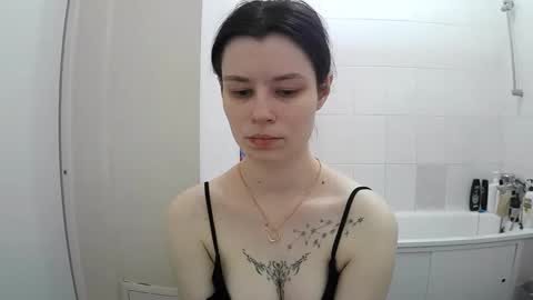 Snapshot of style_bliss chatting on 11-17-25, 06:03 Eva online show from 11-17-25, 06:03