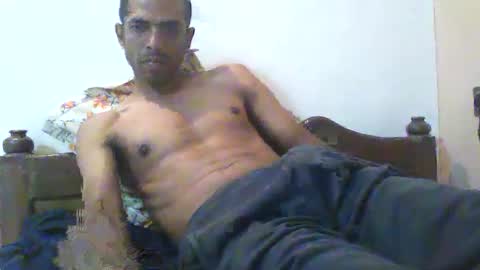 Snapshot of stylish0000008 chatting on 10-12-25, 03:33 Indian Couple online show from 10-12-25, 03:33