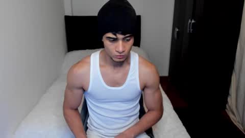 stylish men online show from 09-17-25, 11:12