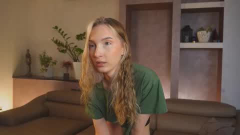 Snapshot of suannedoriean chatting on 03-11-26, 04:29 Mure online show from 03-11-26, 04:29