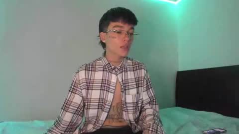 Snapshot of submissive_boyy_ chatting on 01-08-25, 01:41 nico online show from 01-08-25, 01:41