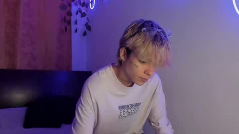 Snapshot of submissive_boyy_ chatting on 04-17-26, 05:27 nico online show from 04-17-26, 05:27