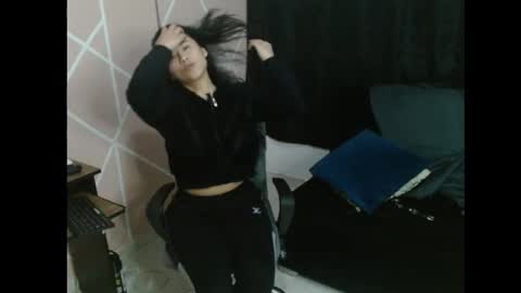 Snapshot of submissiveemily chatting on 10-07-25, 05:37 submissiveemily online show from 10-07-25, 05:37