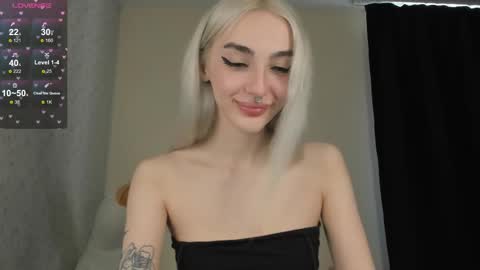 Snapshot of succubantra chatting on 09-12-25, 01:00 Chloe online show from 09-12-25, 01:00