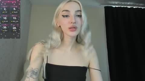 Snapshot of succubantra chatting on 09-17-25, 01:02 Chloe online show from 09-17-25, 01:02