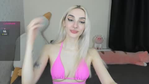 Snapshot of succubantra chatting on 10-16-25, 12:06 Chloe online show from 10-16-25, 12:06