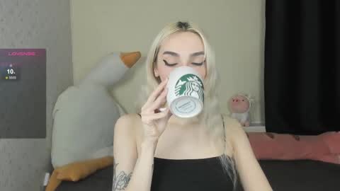 Snapshot of succubantra chatting on 10-19-25, 03:01 Chloe online show from 10-19-25, 03:01