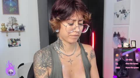 Snapshot of succubus_girl_ chatting on 04-07-26, 02:39 Alexy online show from 04-07-26, 02:39