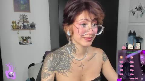 Snapshot of succubus_girl_ chatting on 04-10-26, 12:27 Alexy online show from 04-10-26, 12:27