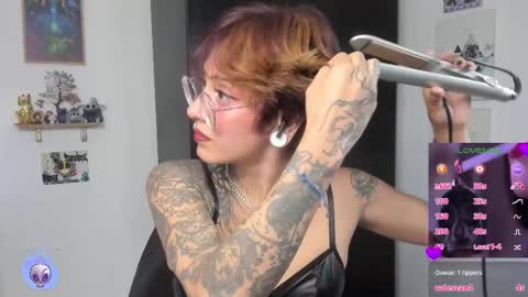 Snapshot of succubus_girl_ chatting on 04-25-26, 03:20 Alexy online show from 04-25-26, 03:20