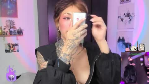 Snapshot of succubus_girl_ chatting on 05-05-26, 02:03 Alexy online show from 05-05-26, 02:03