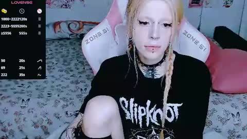 Snapshot of succubus_leslie chatting on 06-14-26, 06:10 succubus_leslie online show from 06-14-26, 06:10