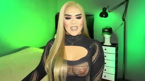 Snapshot of suckablecockoffreya chatting on 05-01-26, 02:54 JADE ELYSE online show from 05-01-26, 02:54