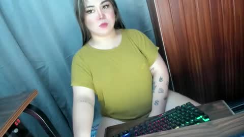 Snapshot of suckinghercock803 chatting on 04-01-26, 01:28 Millany online show from 04-01-26, 01:28