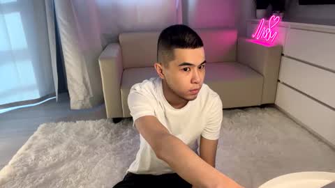 Snapshot of sue_star chatting on 02-08-25, 09:13 Emmy online show from 02-08-25, 09:13