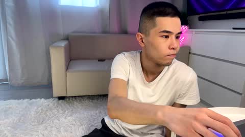 Snapshot of sue_star chatting on 02-23-25, 09:22 Emmy online show from 02-23-25, 09:22