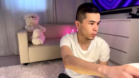 Snapshot of sue_star chatting on 03-02-25, 09:21 Emmy online show from 03-02-25, 09:21