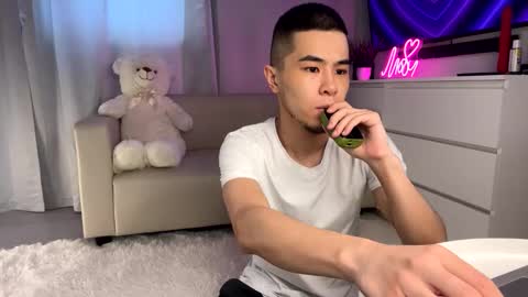 Snapshot of sue_star chatting on 03-12-25, 09:12 Emmy online show from 03-12-25, 09:12