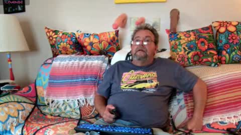 suenixon online show from 10-15-25, 02:17