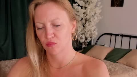 Snapshot of sugamomy chatting on 09-15-25, 12:10 sugamomy online show from 09-15-25, 12:10