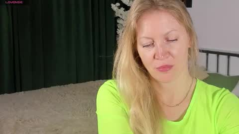 Snapshot of sugamomy chatting on 10-22-25, 12:11 sugamomy online show from 10-22-25, 12:11