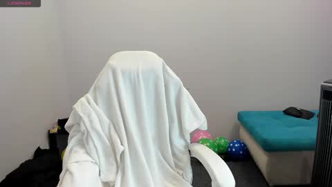 Snapshot of sugar_bunny_girl chatting on 10-18-25, 01:08 Ariana online show from 10-18-25, 01:08