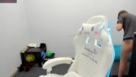 Snapshot of sugar_bunny_girl chatting on 10-20-25, 01:28 Ariana online show from 10-20-25, 01:28