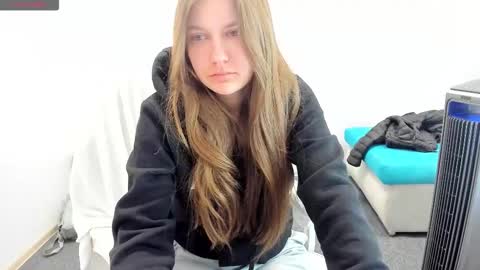 Snapshot of sugar_bunny_girl chatting on 10-27-25, 01:31 Ariana online show from 10-27-25, 01:31