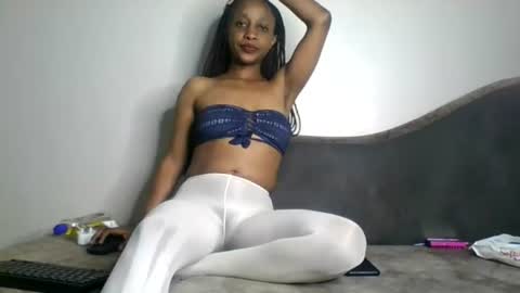 Snapshot of sugar_lace chatting on 06-28-26, 07:42 sugar online show from 06-28-26, 07:42